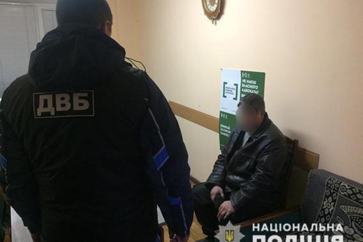 Житель Лисичанска пытался подкупить начальника отдела криминальной полиции Житель Лисичанска пытался подкупить начальника отдела криминальной полиции
