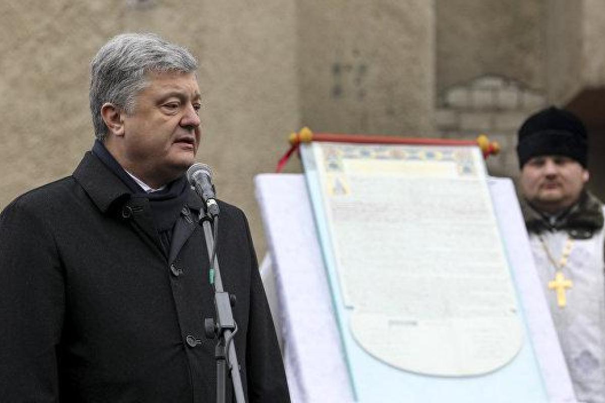 Порошенко подпишет закон, гарантирующий мирные и добровольные переходы приходов в ПЦУ Порошенко подпишет закон, гарантирующий мирные и добровольные переходы приходов в ПЦУ