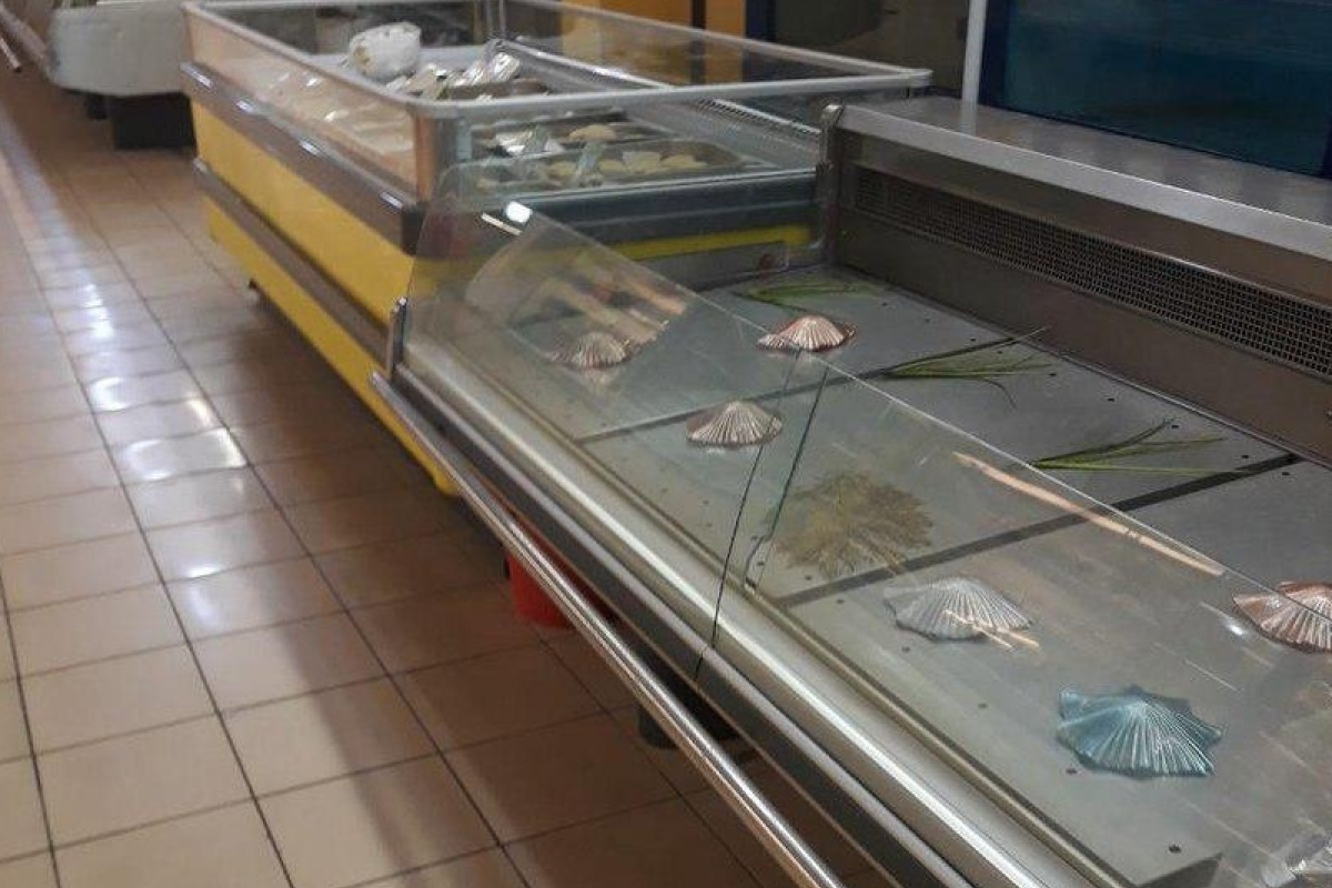 "Всем супермаркетам скоро придет конец": в сети показали фото пустого "Амстора" в Донецке "Всем супермаркетам скоро придет конец": в сети показали фото пустого "Амстора" в Донецке