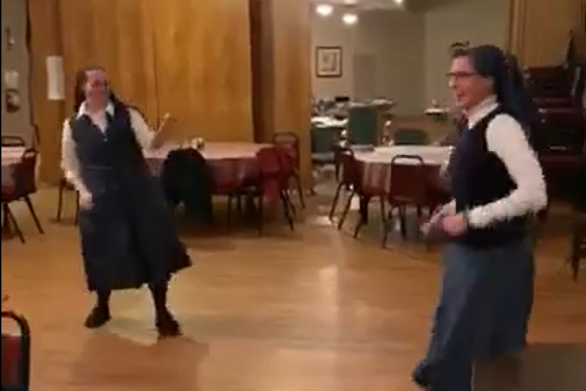 Монашки из Испании прославились в сети зажигательным исполнением песни "We Will Rock You" Монашки из Испании прославились в сети зажигательным исполнением песни "We Will Rock You"