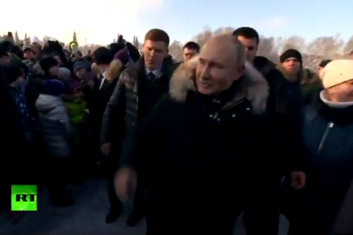 "Праздник на кладбище": сеть пришла в ярость от нового видео с Путиным "Праздник на кладбище": сеть пришла в ярость от нового видео с Путиным
