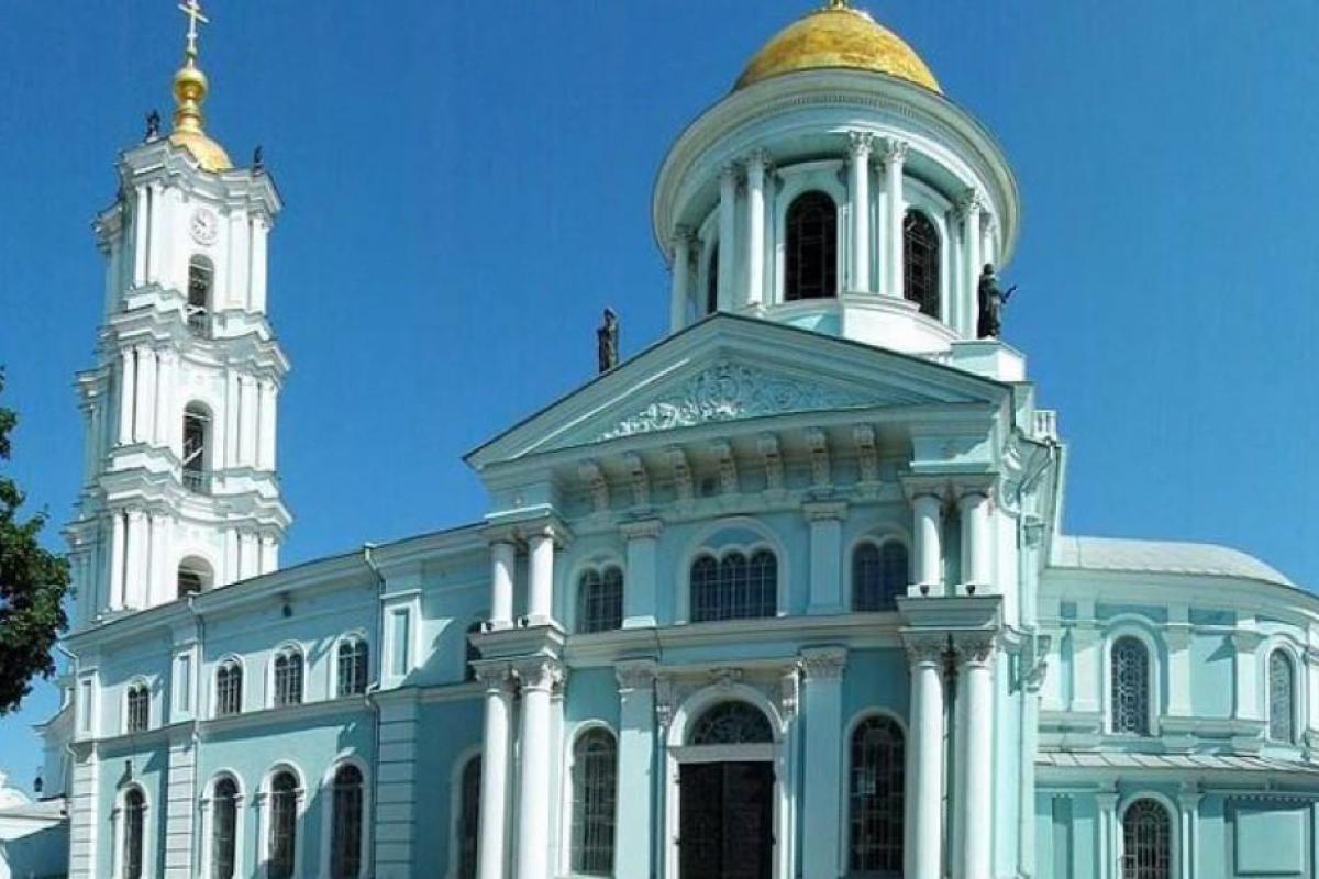 В Сумах в Спасо-Преображенском кафедральном соборе прогремел взрыв В Сумах в Спасо-Преображенском кафедральном соборе прогремел взрыв