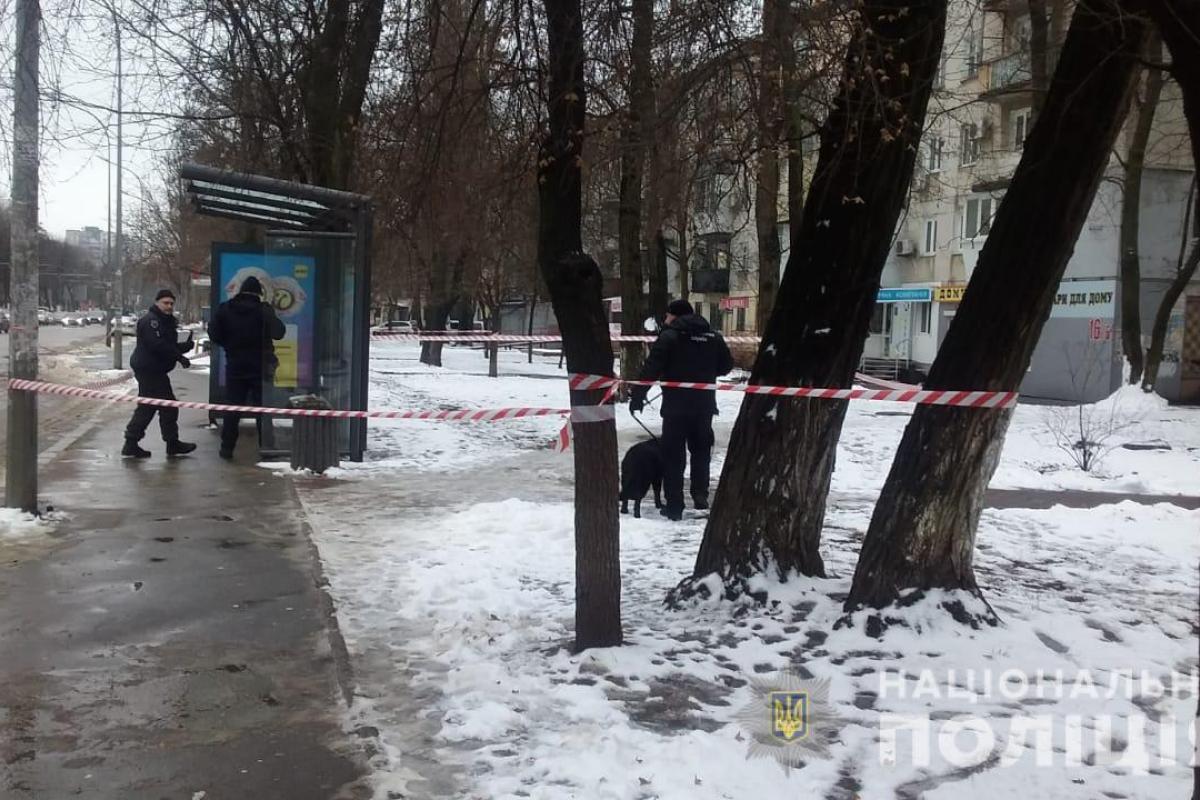 В Одессе на остановке нашли тротиловые шашки В Одессе на остановке нашли тротиловые шашки