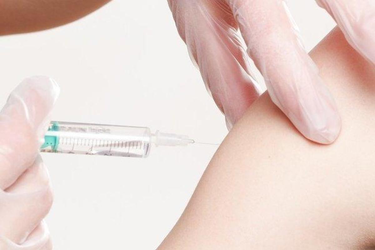 Школьникам Кременной продлили каникулы из-за эпидемии кори