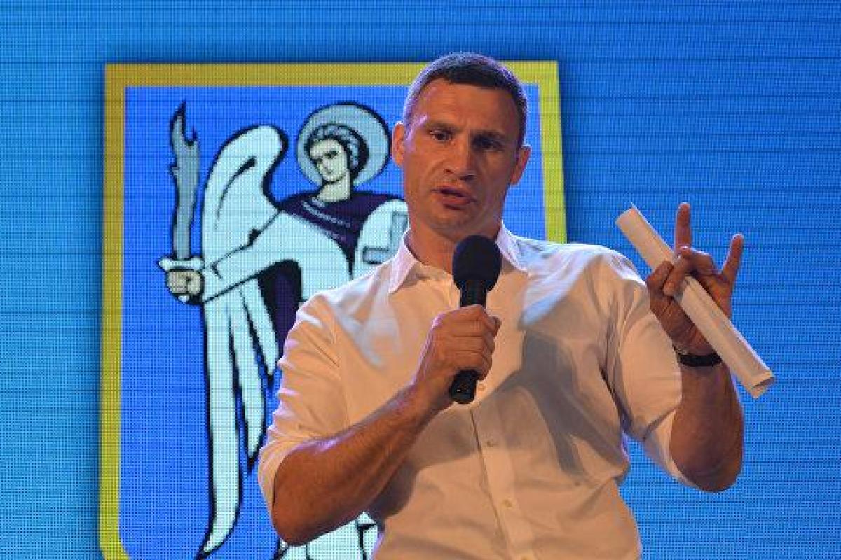 Кличко волнует отсутствие политического опыта у Зеленского: "Напоминает пассажира, который попал в кабину пилота" Кличко волнует отсутствие политического опыта у Зеленского: "Напоминает пассажира, который попал в кабину пилота"