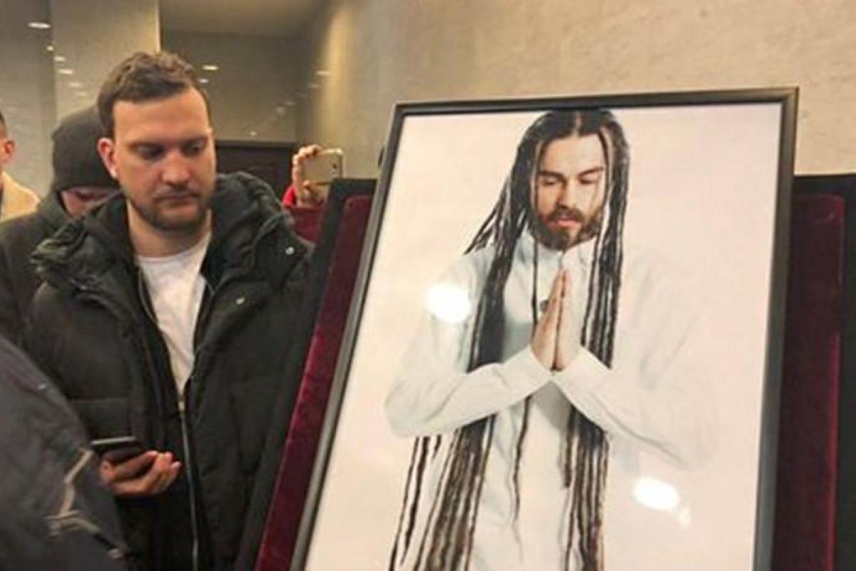 В Москве прощаются с Децлом: кадры, онлайн-трансляция