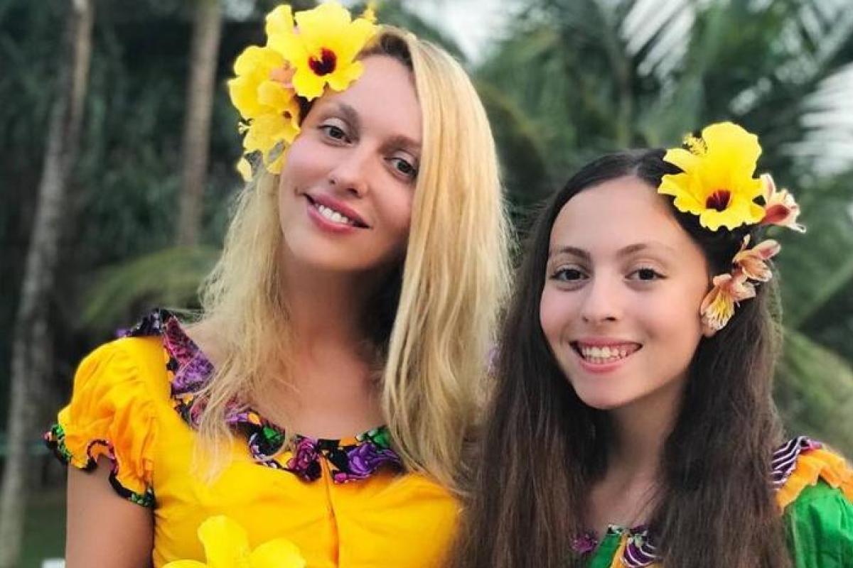 Дочь Ольги Поляковой продемонстрировала свои вокальные способности Дочь Ольги Поляковой продемонстрировала свои вокальные способности