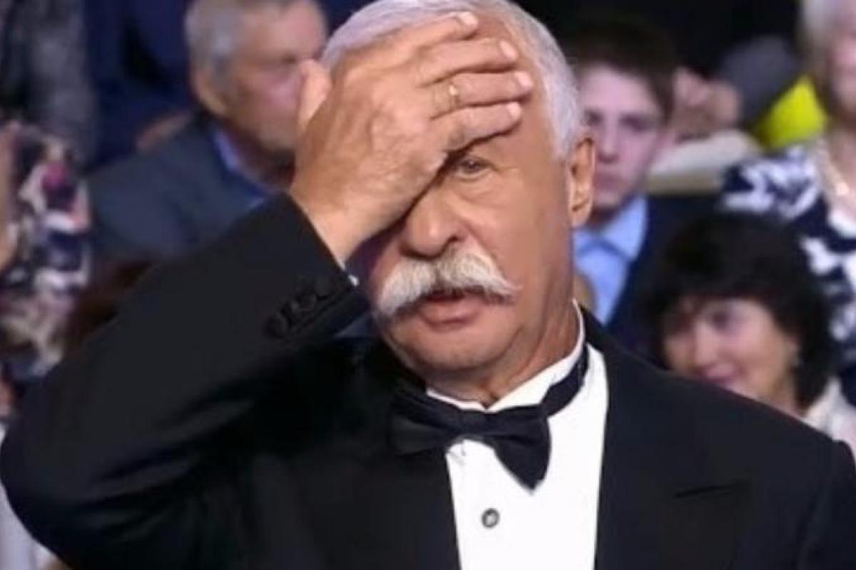 За кадром программы "Поле чудес": появилось видео, как зрители сметают еду с барабана после эфира