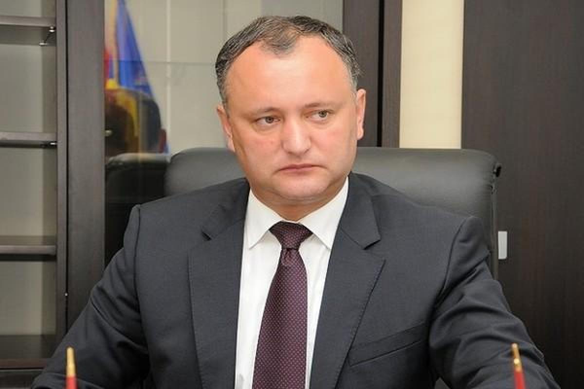За день до выборов: В Молдове кортеж Додона попал в ДТП За день до выборов: В Молдове кортеж Додона попал в ДТП