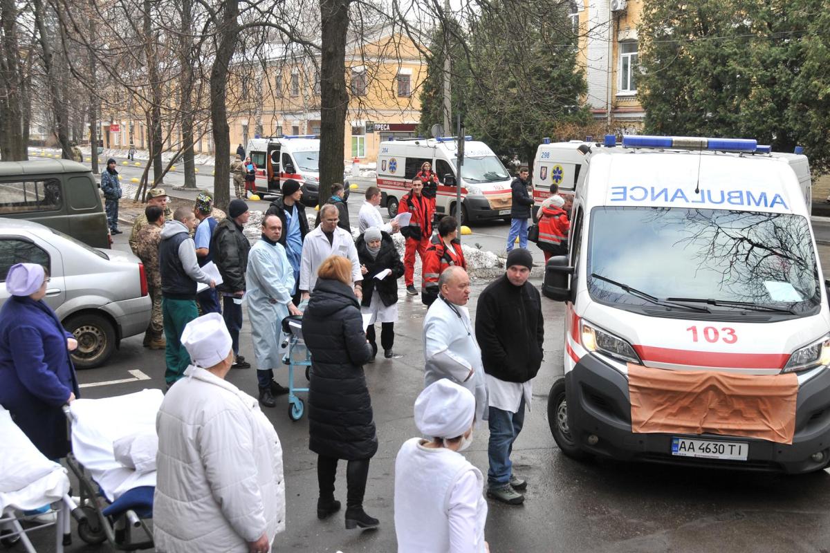 Из Харькова в Киев доставили группу раненых военнослужащих ВСУ Из Харькова в Киев доставили группу раненых военнослужащих ВСУ