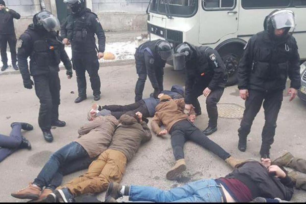 В сети появилось видео штурма райотдела: комментарий начальника киевской полиции  В сети появилось видео штурма райотдела: комментарий начальника киевской полиции