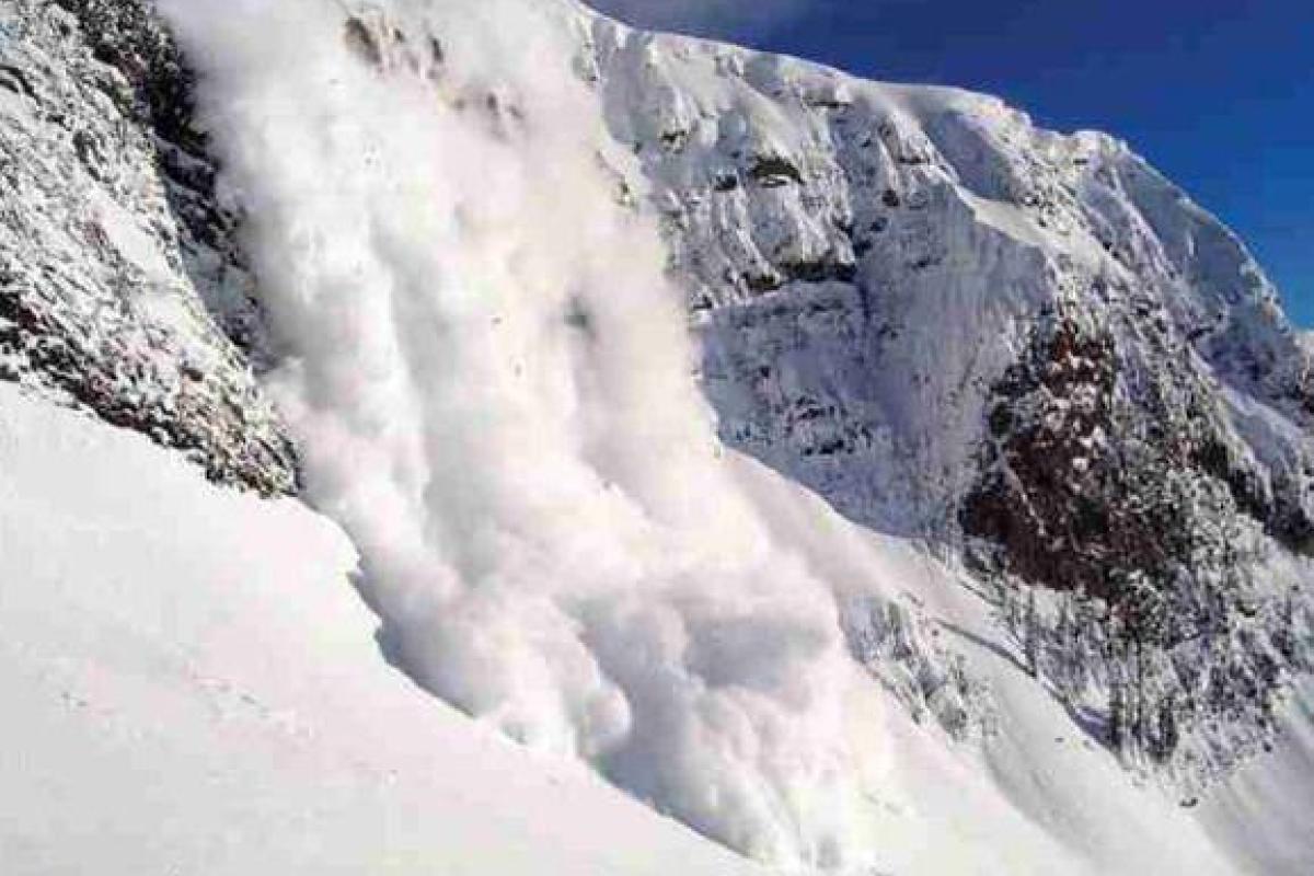 В Альпах из-за схода лавин погибли минимум 10 человек
