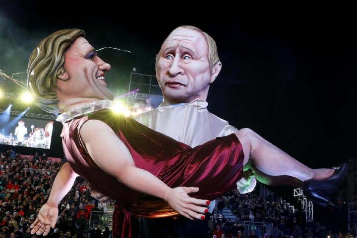 Гигантские куклы в образе Путина и Депардье открыли ежегодный карнавал в Ницце Гигантские куклы в образе Путина и Депардье открыли ежегодный карнавал в Ницце