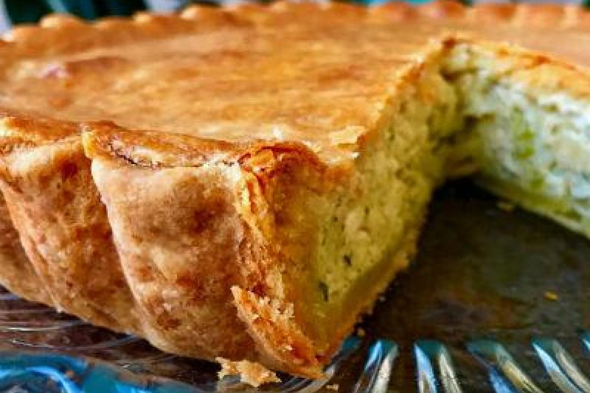Луковый пирог с плавлеными сырками Луковый пирог с плавлеными сырками