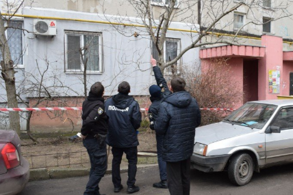 В Николаеве пенсионер выпрыгнул из окна 9 этажа В Николаеве пенсионер выпрыгнул из окна 9 этажа