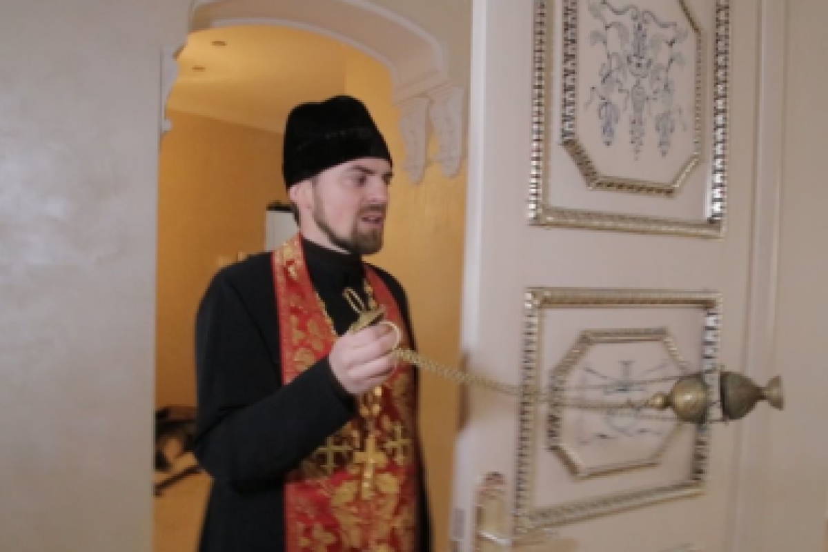 ПЦУ освятила элитную квартиру Януковича перед сдачей в аренду