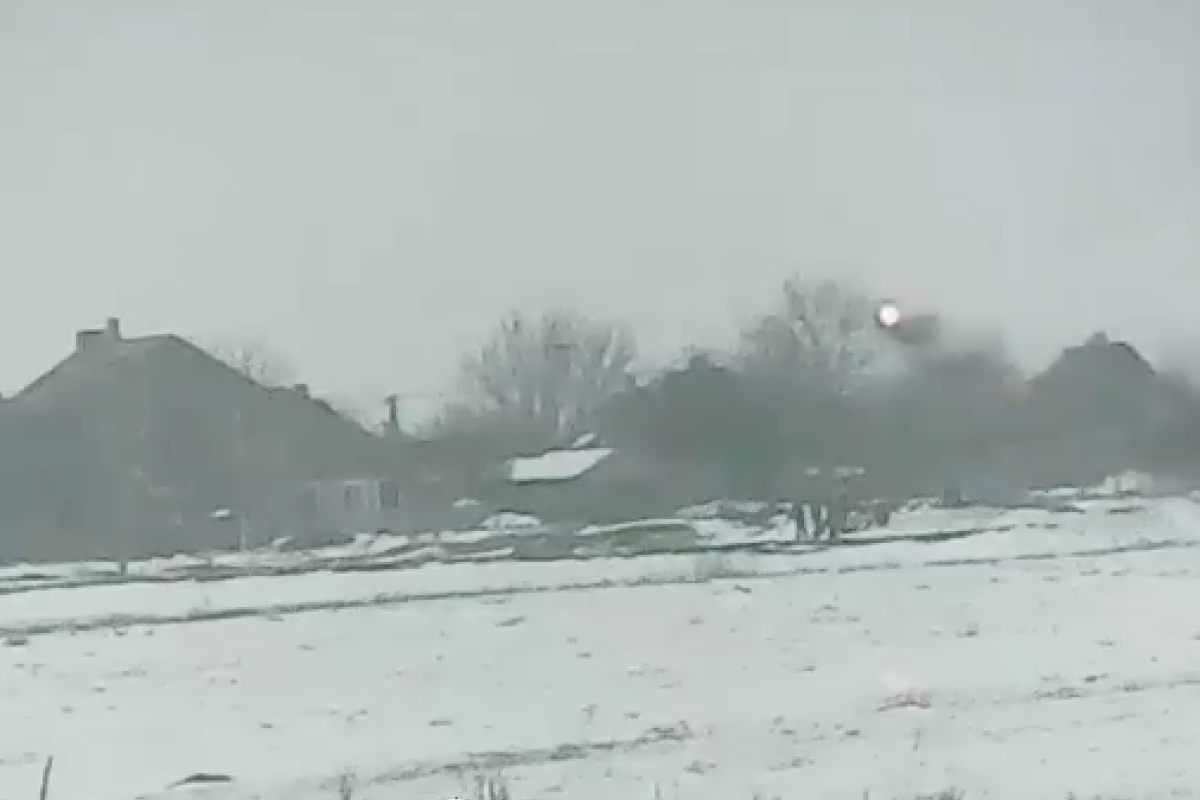 Боевики ОРДЛО устроили позиции возле жилых домов и "поймали" ракету от ВСУ: видео Боевики ОРДЛО устроили позиции возле жилых домов и "поймали" ракету от ВСУ: видео