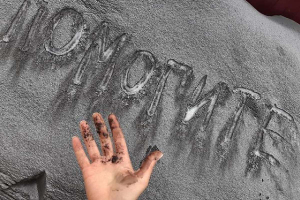 В России выпал черный снег