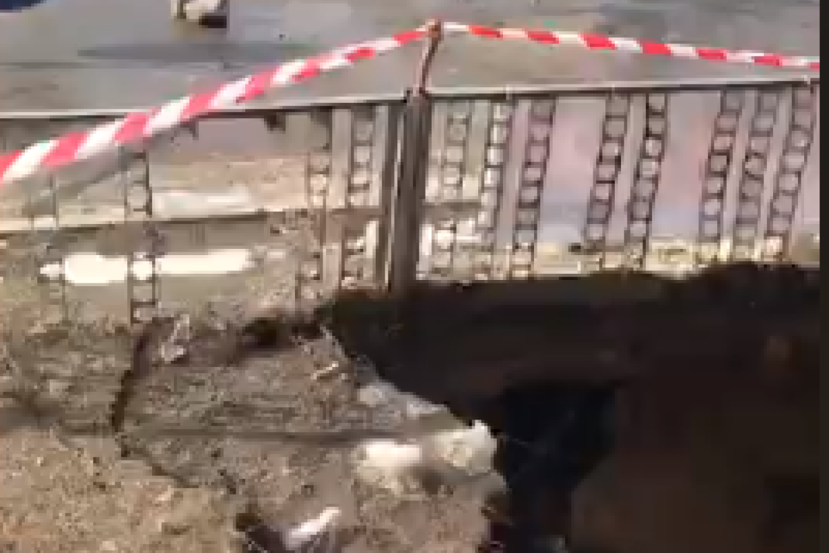 "Может троллейбус провалиться": В центре Северодонецка образовался обвал под проезжей частью