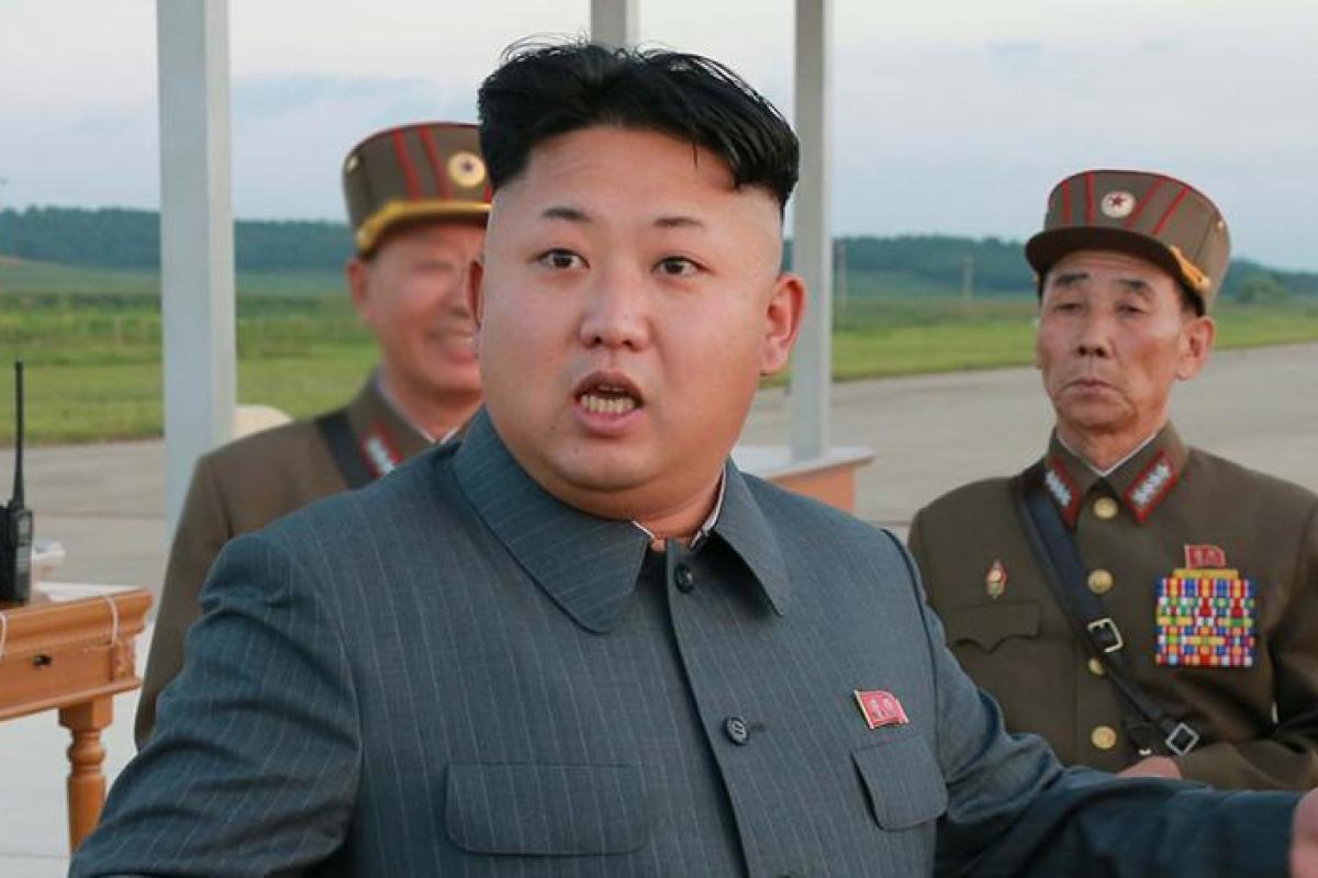 Ким Чен Ын уволил личного фотографа, который слишком близко его снимал