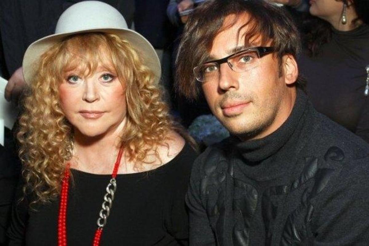 "Ту Аллу она уже не помнит": Галкин заявил, что Пугачевой трудно возвращаться на сцену "Ту Аллу она уже не помнит": Галкин заявил, что Пугачевой трудно возвращаться на сцену