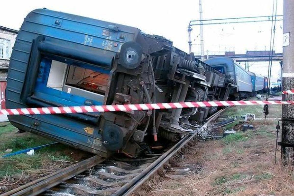 В Грузии с рельсов сошел пассажирский поезд В Грузии с рельсов сошел пассажирский поезд