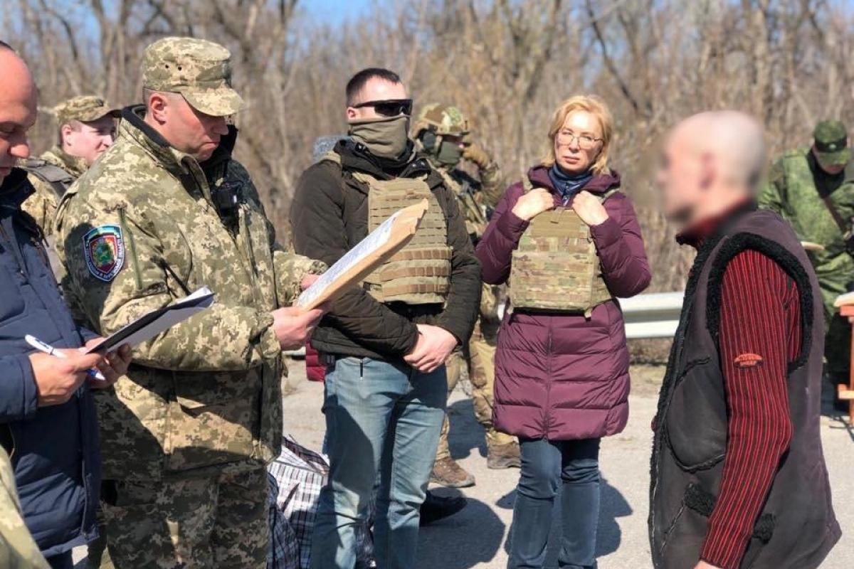 Денисова: 60 заключенных из "ЛНР" переданы Украине