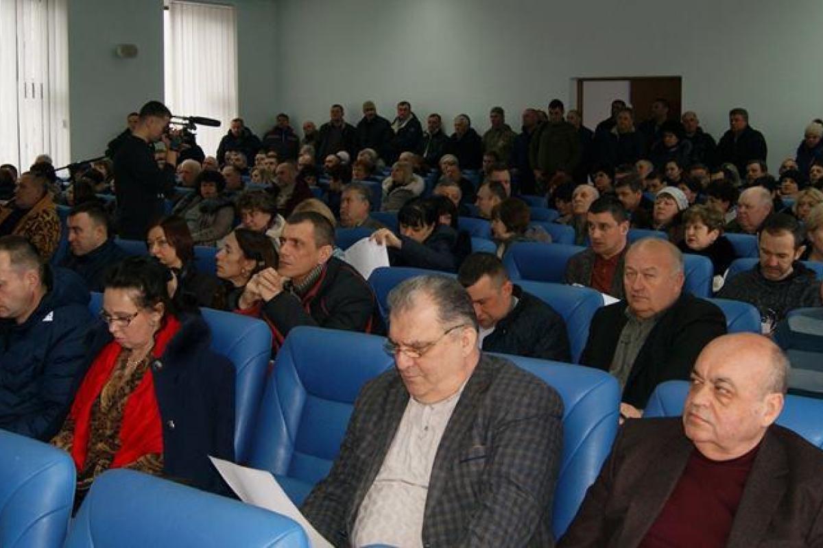 Группа депутатов «За мир и развитие Лисичанска» снова привезла на сессию работников ЛКСП «Лисичанскводоканал» - Шилин Группа депутатов «За мир и развитие Лисичанска» снова привезла на сессию работников ЛКСП «Лисичанскводоканал» - Шилин