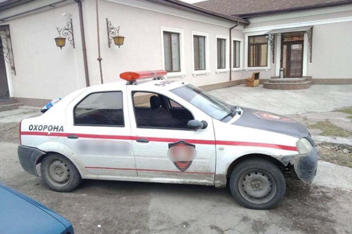 В Днепропетровской области преступники, угрожая ребенку оружием, ограбили дом В Днепропетровской области преступники, угрожая ребенку оружием, ограбили дом