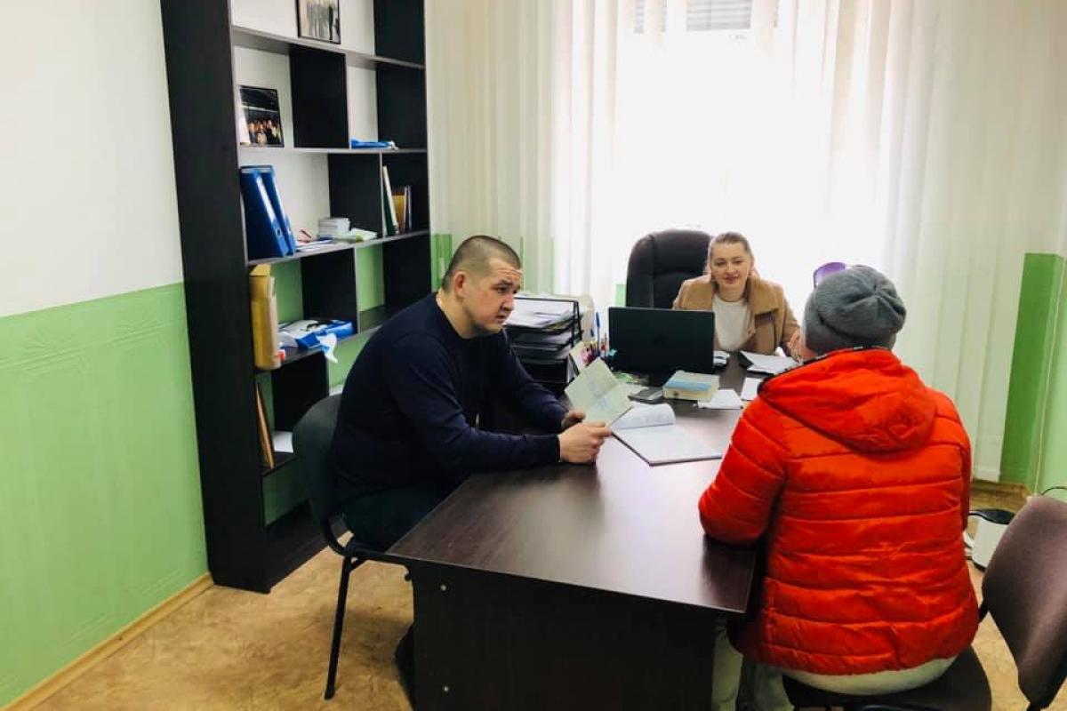 "Лисичанскводоканал" не отдавал трудовые книжки: представительство омбудсмена помогло лисичанам отстоять свои права "Лисичанскводоканал" не отдавал трудовые книжки: представительство омбудсмена помогло лисичанам отстоять свои права
