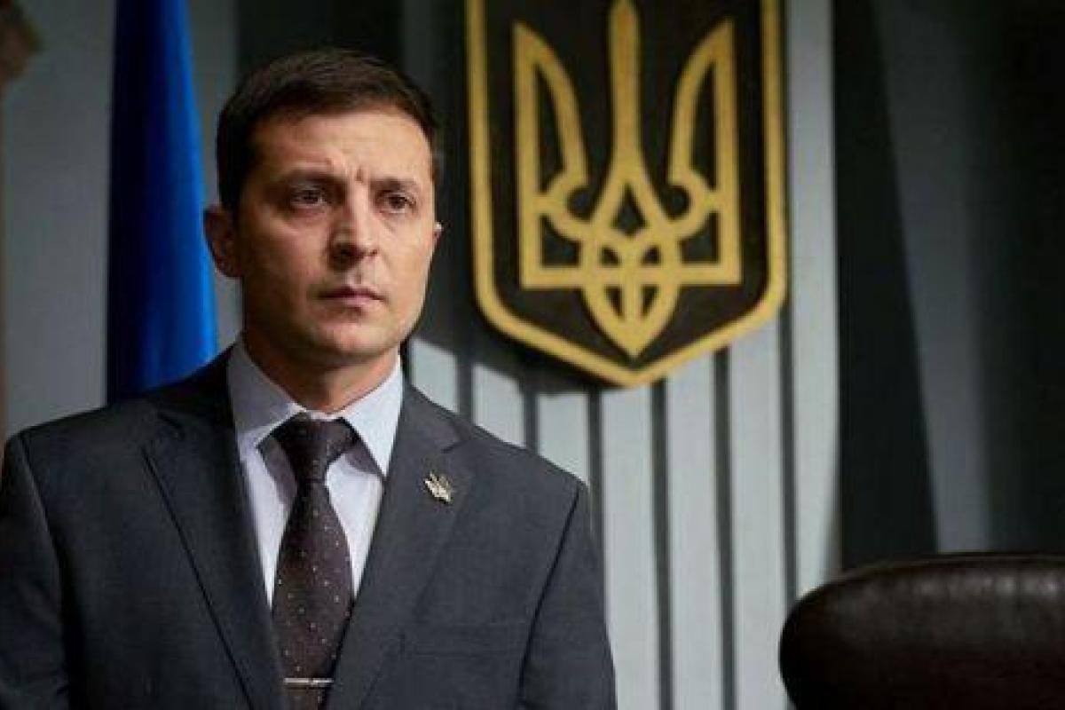 "Двух слов связать не может": Журналисты канала Коломойского не хотели пускать в эфир интервью с Зеленским "Двух слов связать не может": Журналисты канала Коломойского не хотели пускать в эфир интервью с Зеленским