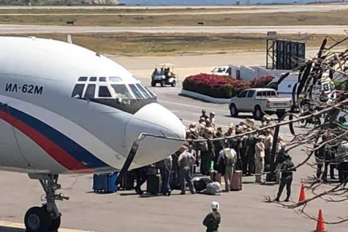 Россия перебросила в Венесуэлу два самолета с военной помощью Россия перебросила в Венесуэлу два самолета с военной помощью