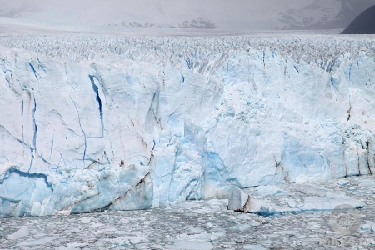 Крупнейший тающий ледник в Гренландии начал внезапно расти