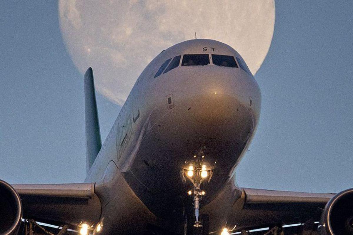 Самолет вернулся в аэропорт из-за того, что пассажирка забыла в терминале ребенка