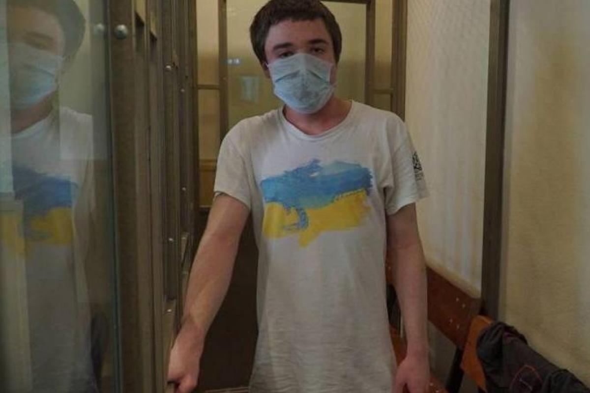 Политзаключенному Павлу Грибу вызвали скорую помощь в зал суда Политзаключенному Павлу Грибу вызвали скорую помощь в зал суда