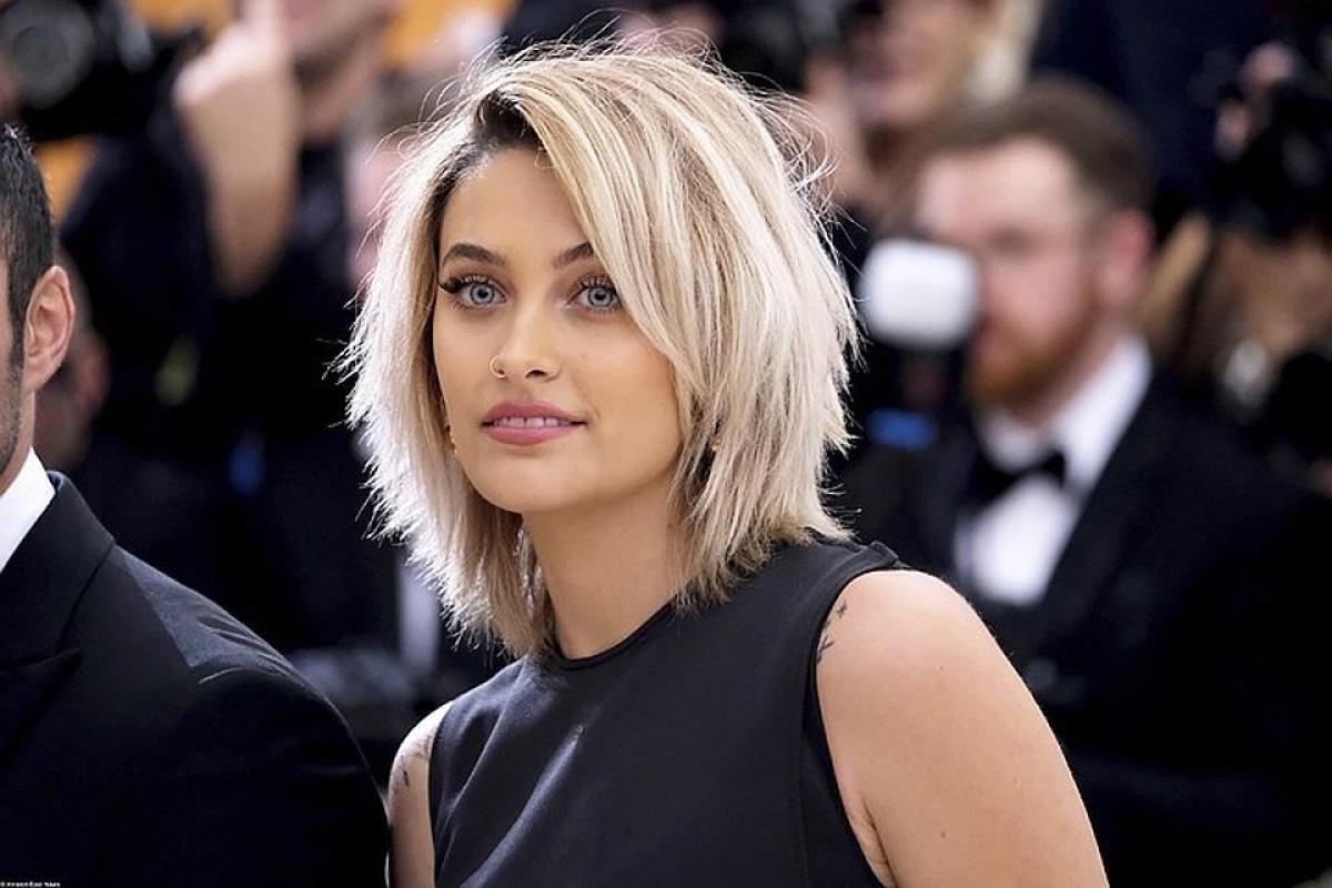 СМИ: Дочь Майкла Джексона пыталась покончить с собой после выхода скандального фильма об отце СМИ: Дочь Майкла Джексона пыталась покончить с собой после выхода скандального фильма об отце