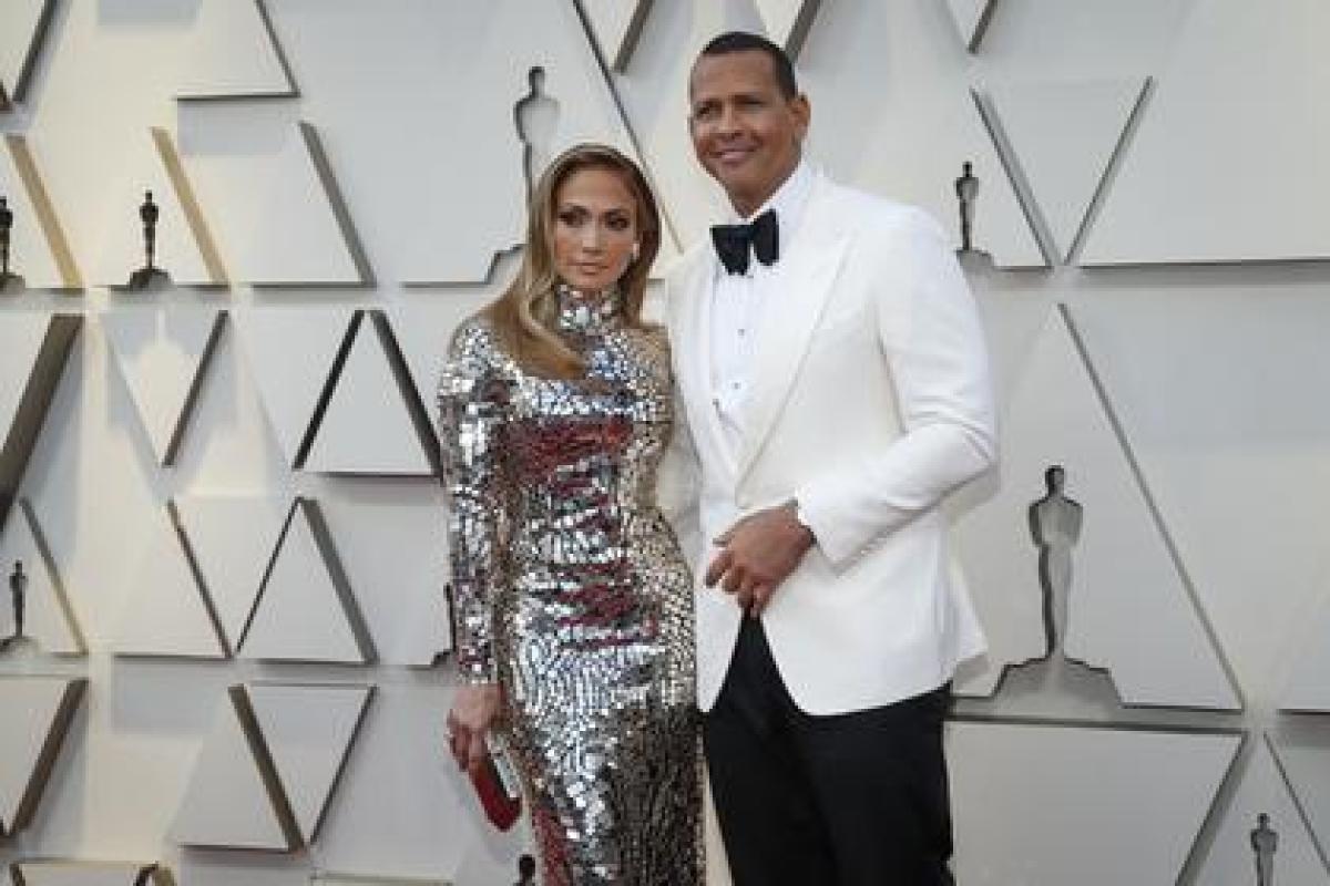 "Она сказала да": Дженнифер Лопес в четвертый раз выходит замуж "Она сказала да": Дженнифер Лопес в четвертый раз выходит замуж