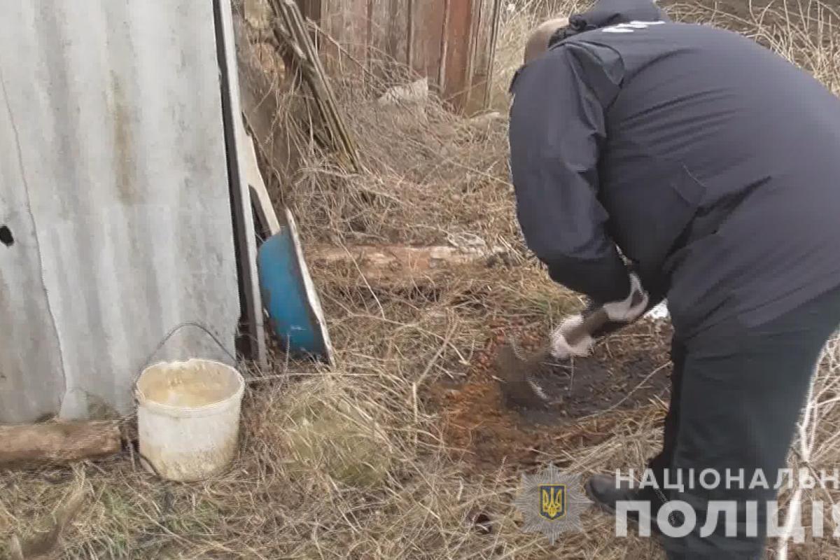 "Замотала в полиэтиленовый пакет и закопала": В Одесской области горе-мать убила своего новорожденного ребенка