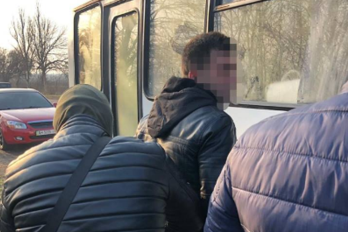 В Мариуполе задержали гражданина Турции, который пытался вывезти из Украины девушку для сексуального рабства В Мариуполе задержали гражданина Турции, который пытался вывезти из Украины девушку для сексуального рабства