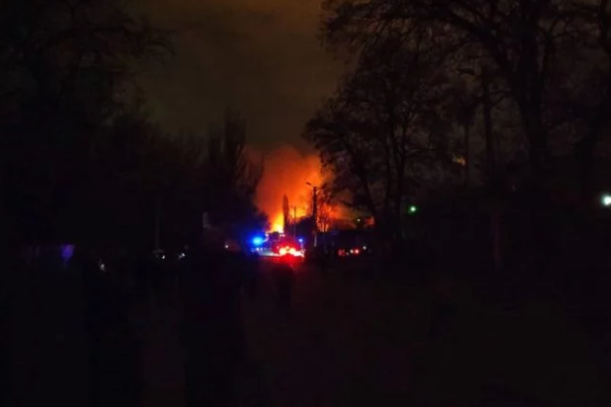 В Кропивницком произошел пожар на автостоянке, травмированы три человека В Кропивницком произошел пожар на автостоянке, травмированы три человека