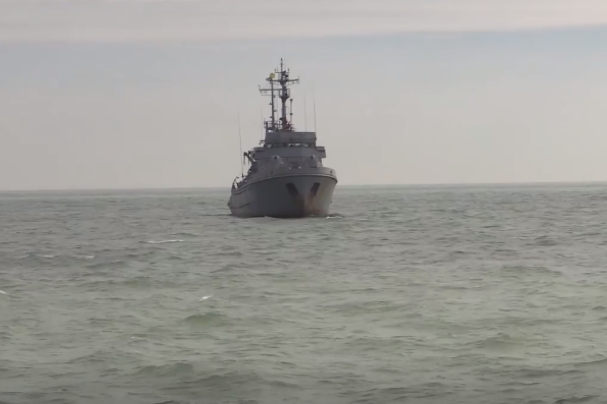 Морской буксир «Корец» совершил плановый выход в море: его преследовал российский корабль Морской буксир «Корец» совершил плановый выход в море: его преследовал российский корабль