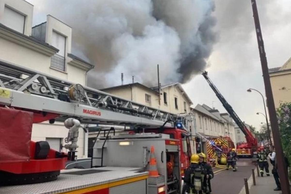 Во Франции вблизи Версаля происходит масштабный пожар