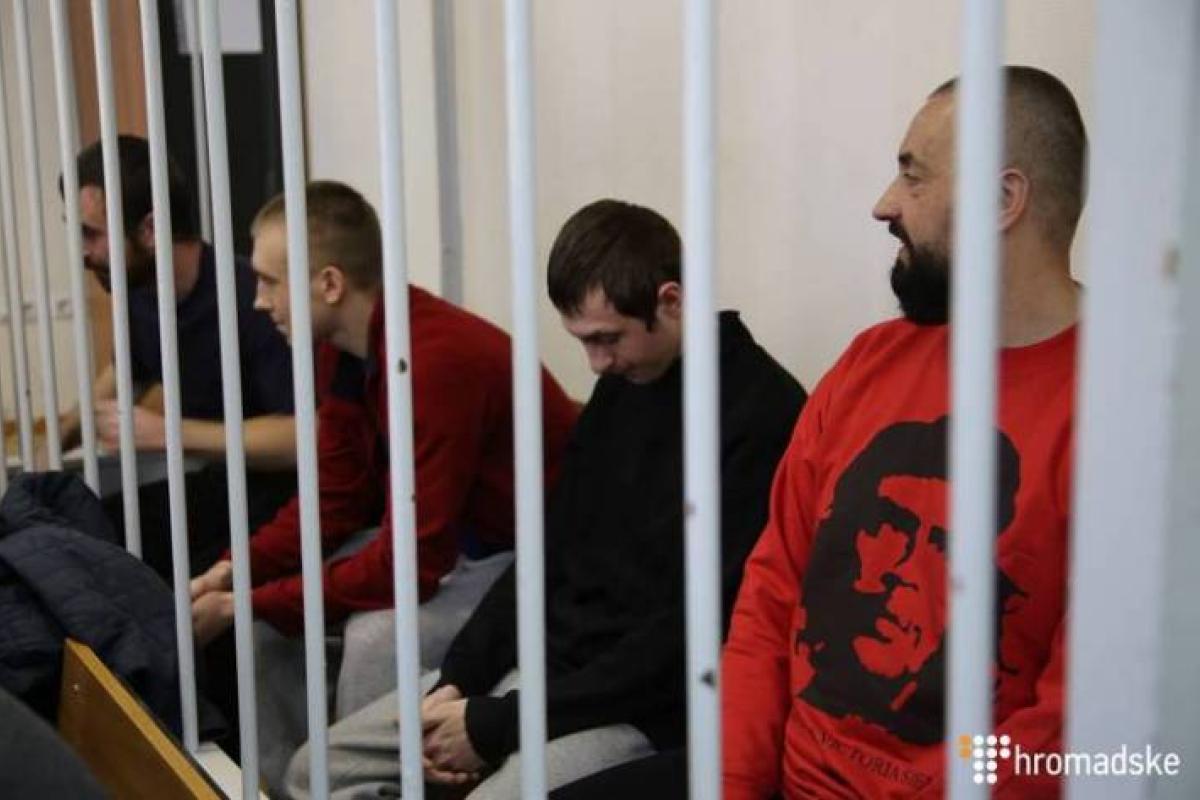 В Москве продлили арест четверым военнопленным морякам В Москве продлили арест четверым военнопленным морякам