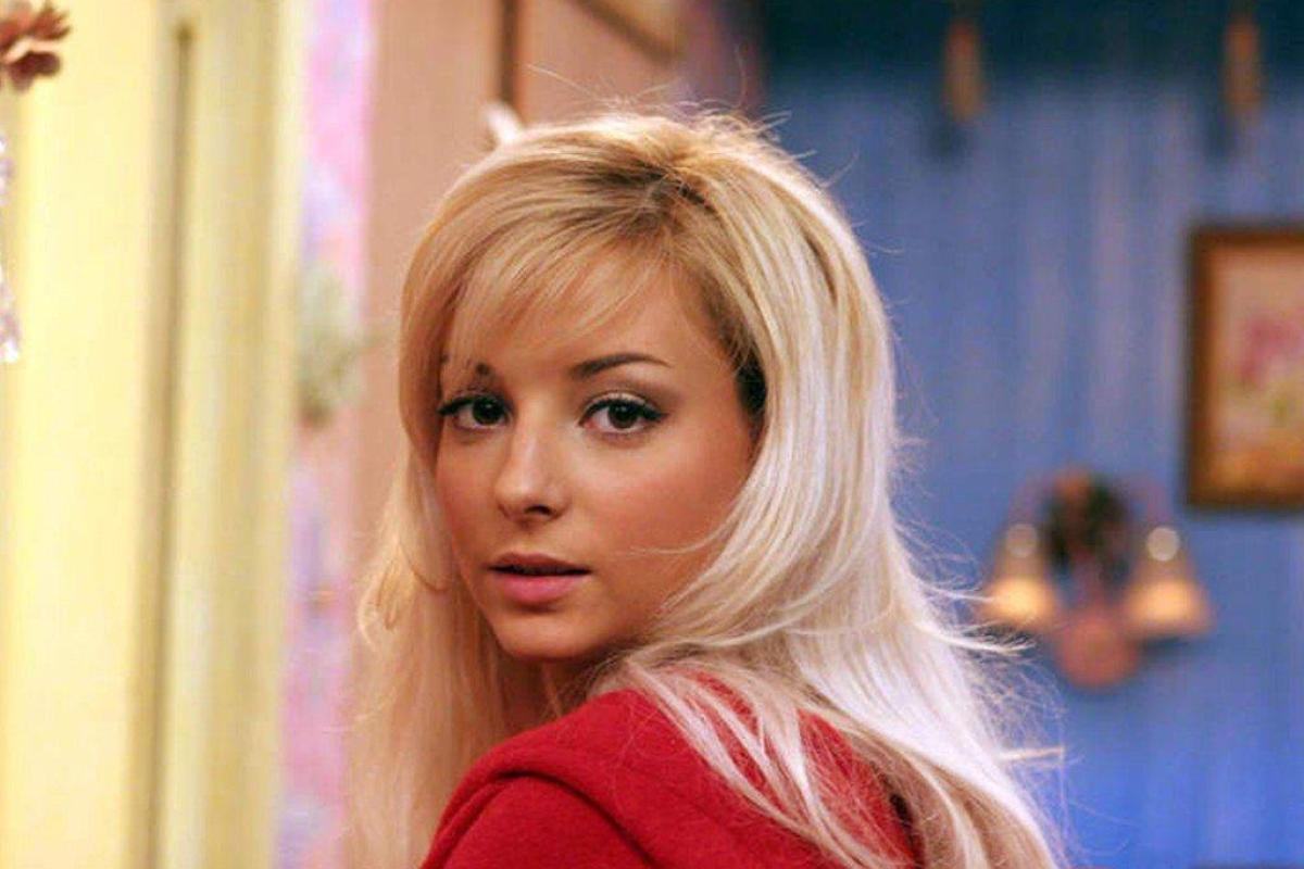 Звезда сериала "Счастливы вместе" в третий раз стала мамой