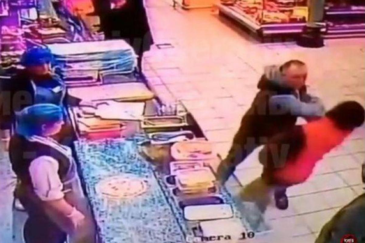 В киевском "Сильпо" мужчина одним ударом убил покупателя В киевском "Сильпо" мужчина одним ударом убил покупателя