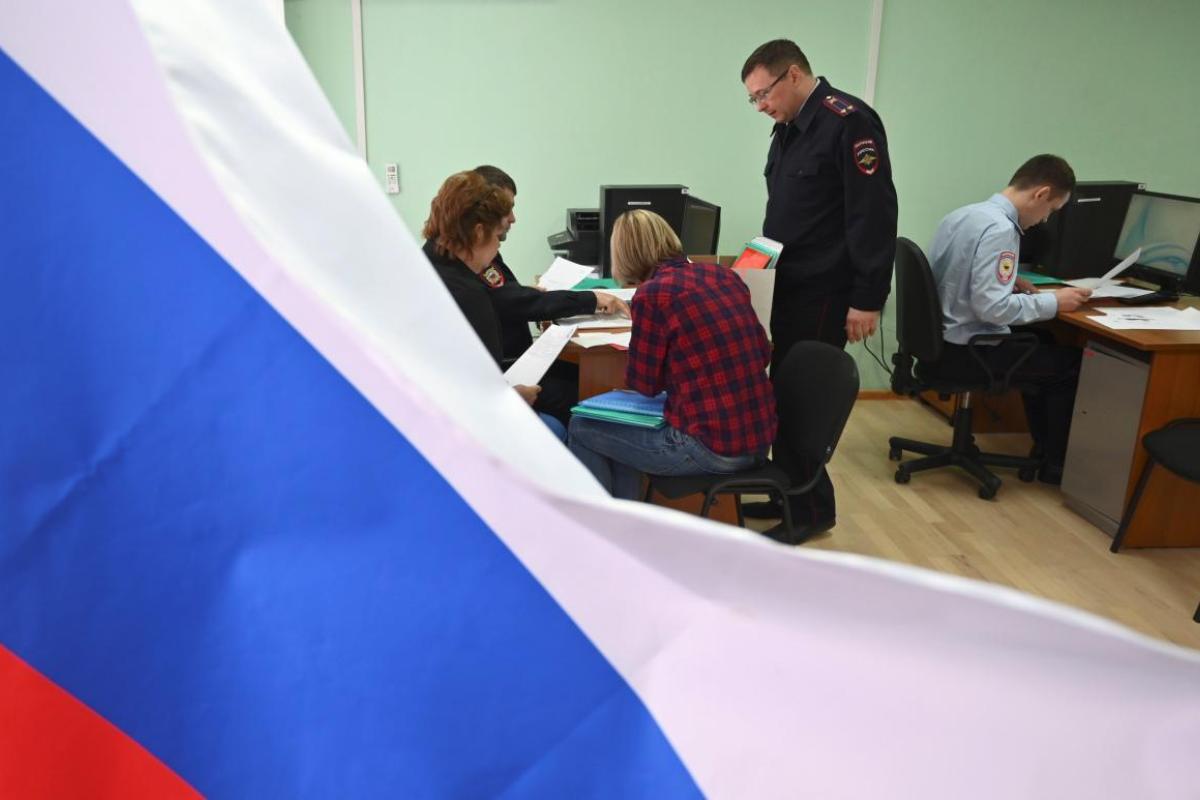 В Ростовской области открылся центр выдачи российских паспортов жителям ОРДЛО В Ростовской области открылся центр выдачи российских паспортов жителям ОРДЛО