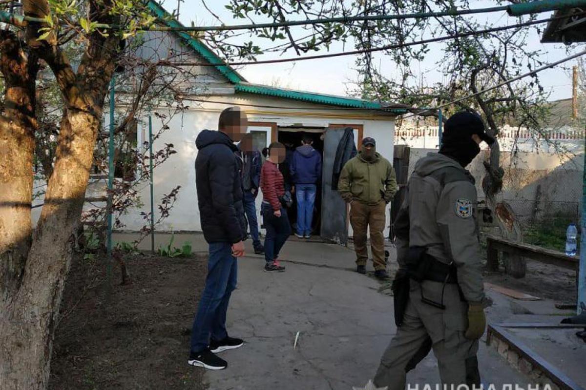 Киевлянина почти год удерживали в заложниках, вымогая имущество Киевлянина почти год удерживали в заложниках, вымогая имущество