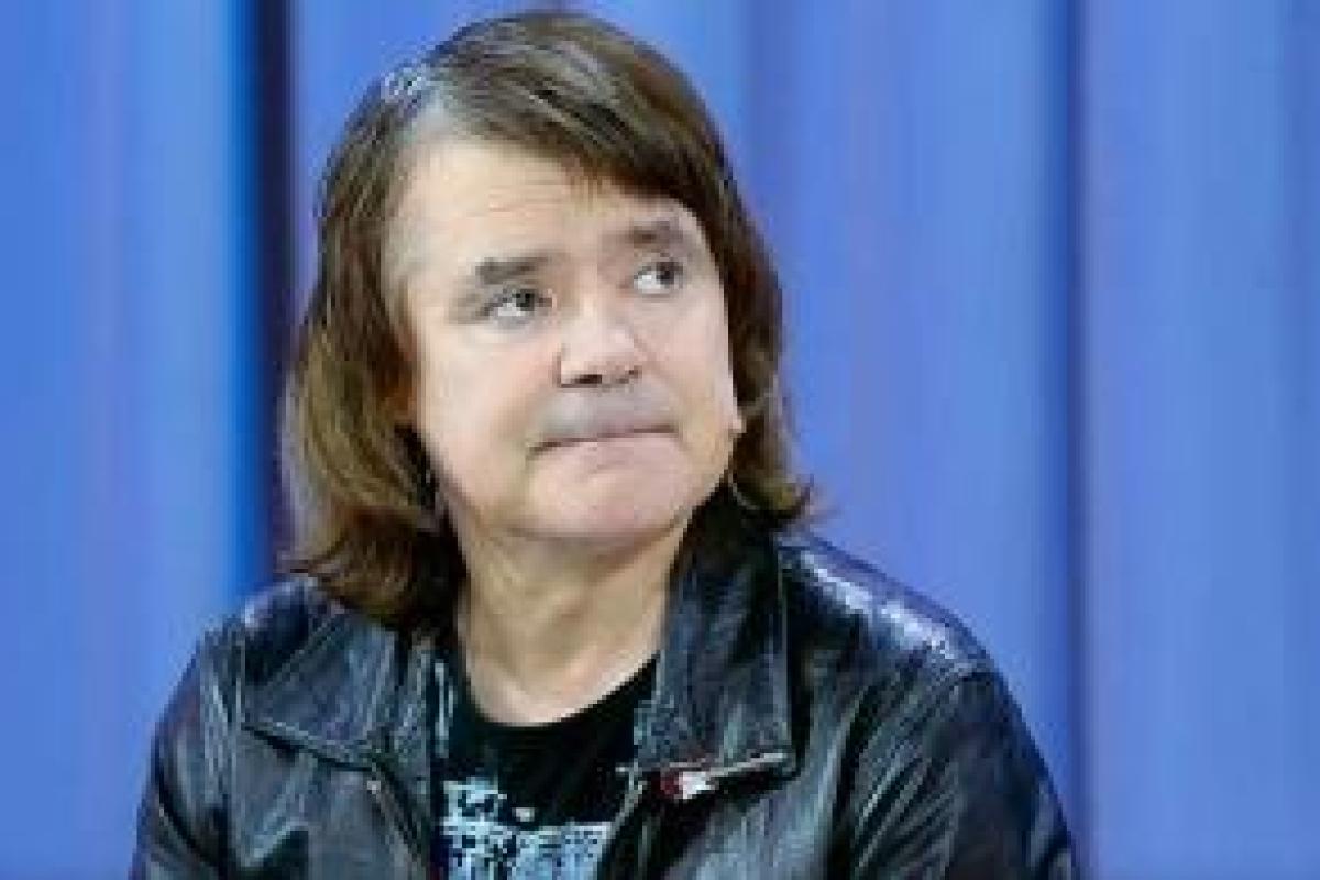 В Москве осквернили могилу Евгения Осина: кадры