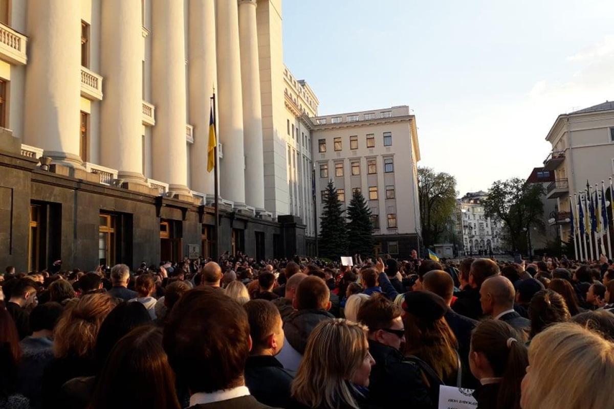 На Банковой состоялась акция "Спасибо, Петр!" На Банковой состоялась акция "Спасибо, Петр!"