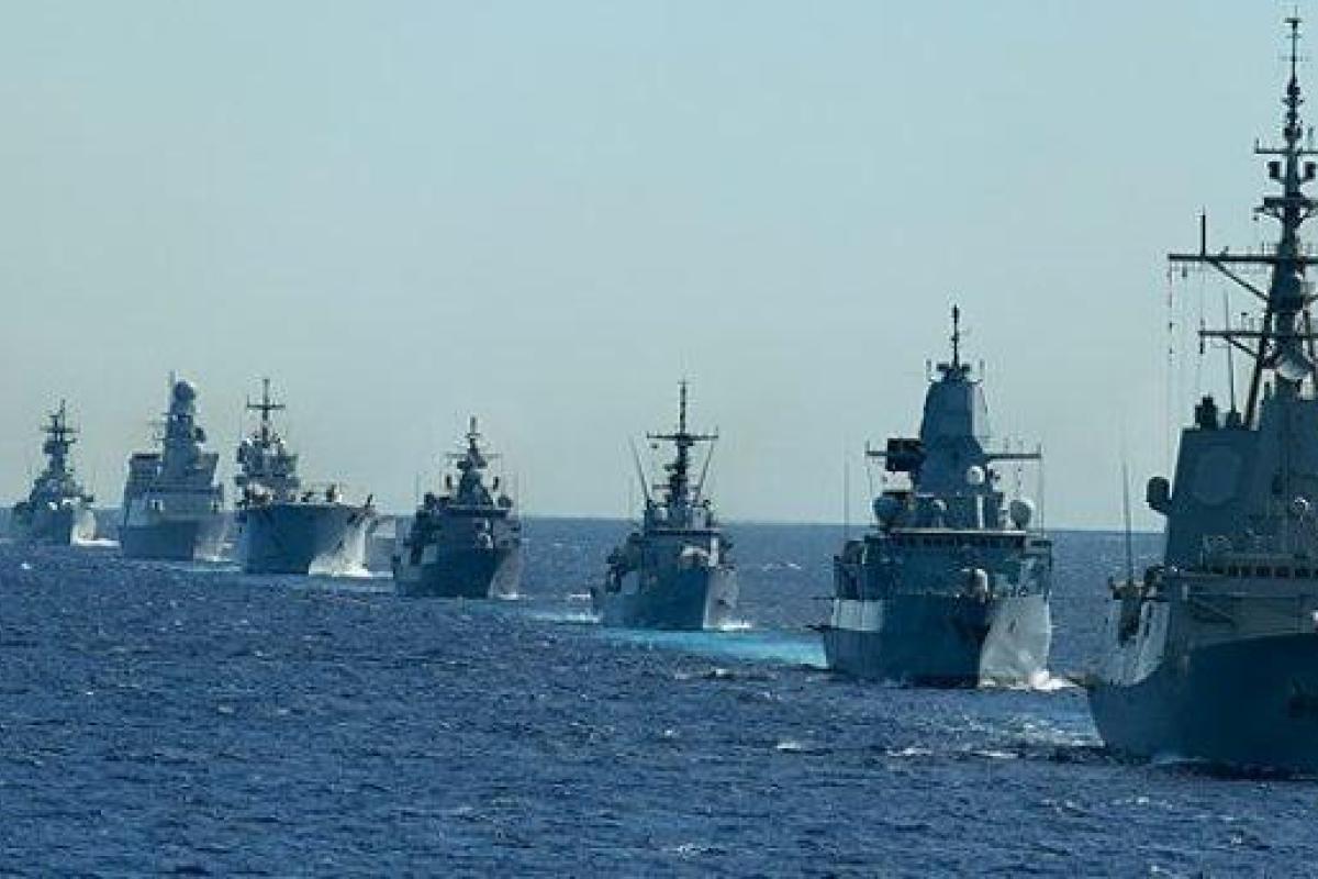 НАТО намерено защищать украинские суда в Керченском проливе НАТО намерено защищать украинские суда в Керченском проливе